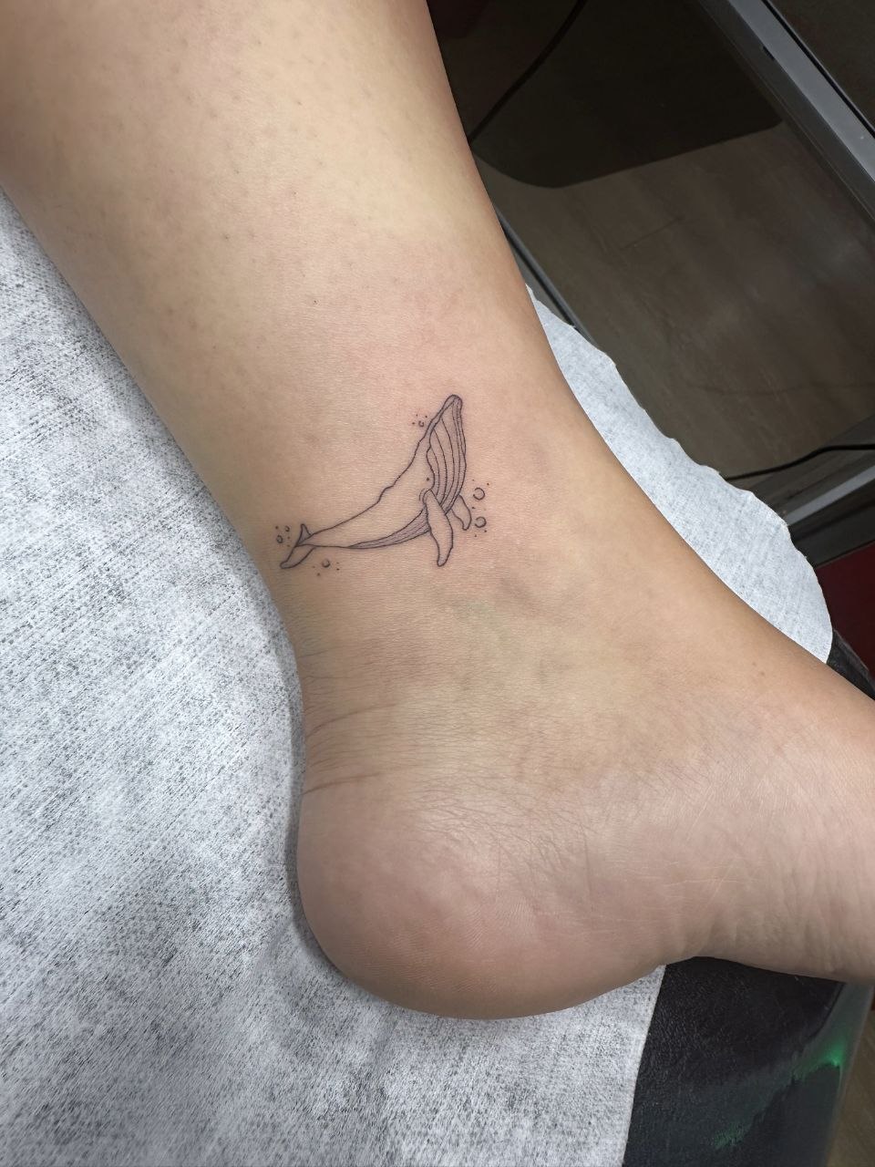 Tatuaje minimalista para llevarse un recuerdo de Medellín